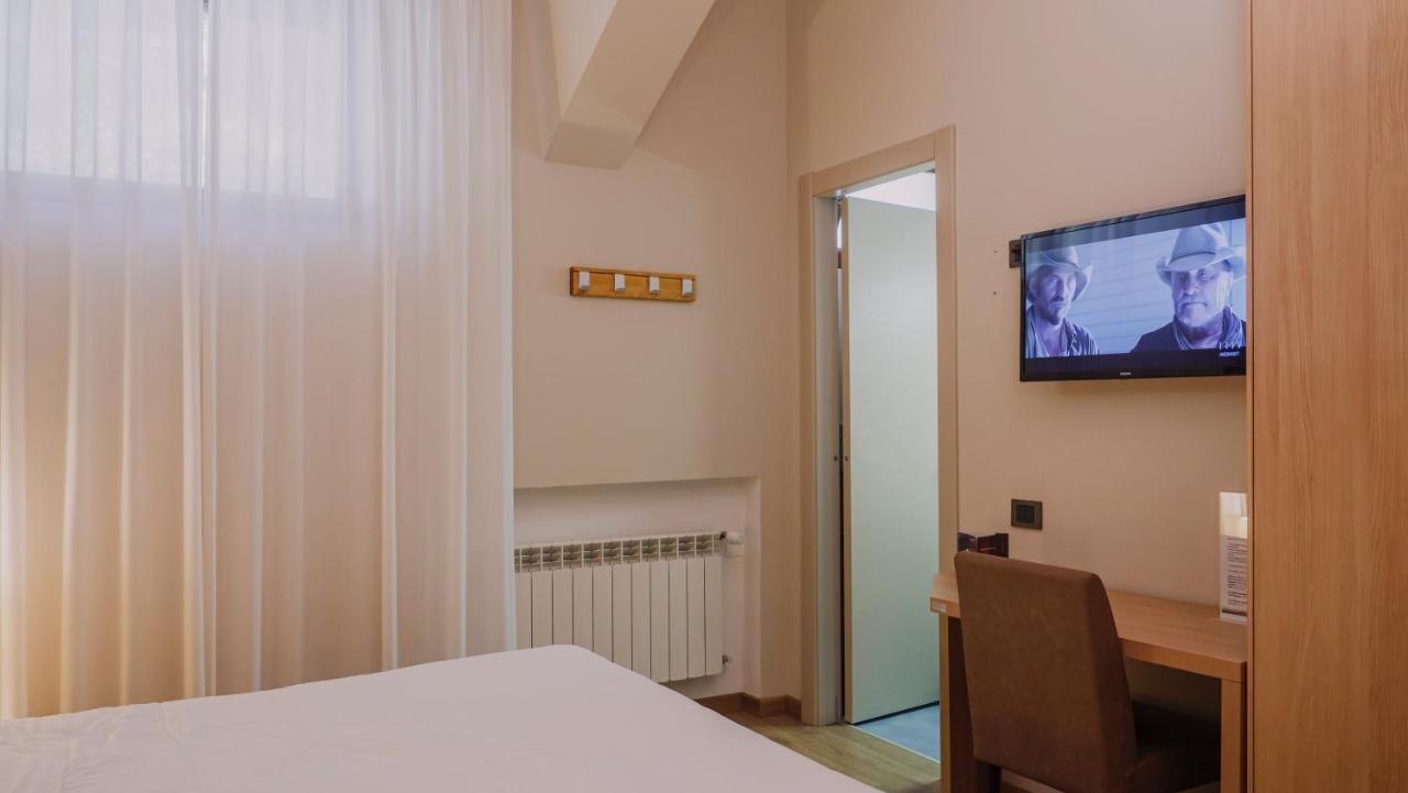 Hotel Nido Dell'Aquila Assergi Bagian luar foto
