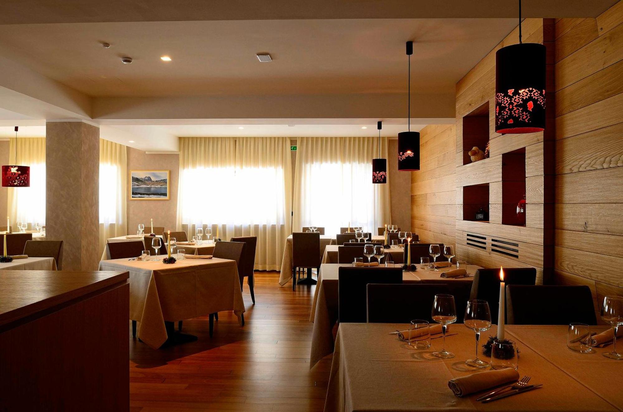 Hotel Nido Dell'Aquila Assergi Bagian luar foto