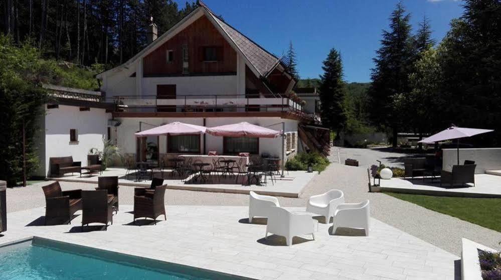 Hotel Nido Dell'Aquila Assergi Bagian luar foto