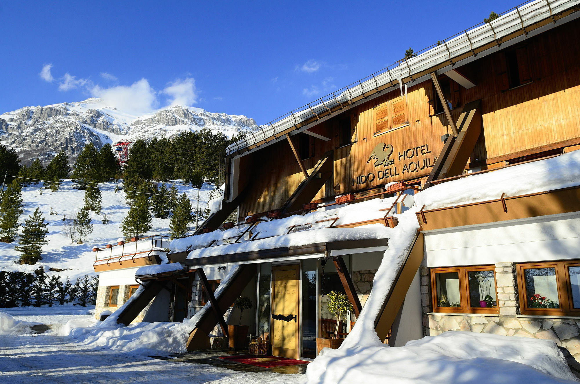 Hotel Nido Dell'Aquila Assergi Bagian luar foto